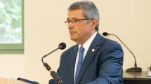 Επίτιμος-Καθηγητής-ο-Καθηγητής-Μ-Γ.-Βαρβούνης